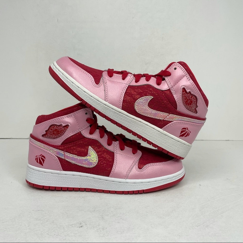 Nike Air Jordan 1 Retro Mid GS “Valentine’s Day” - Picture 1 of 6
